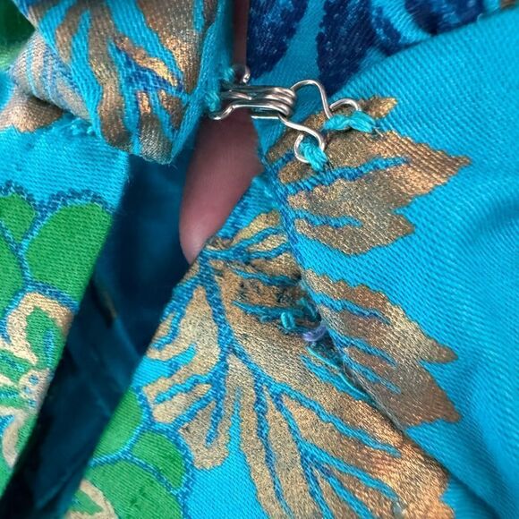 Beautiful Vintage Dress Cover Size Small Blue Floral Front Clasp - Picture 10 of 10